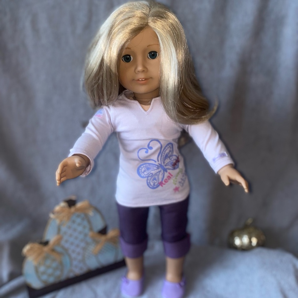 American Girl JLY Truly Me Doll 27 blonde hair dark blue eyes with AG meet